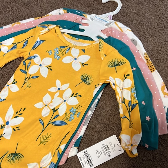 NWT Carter’s Onesies. 9 Months. - Picture 2 of 3